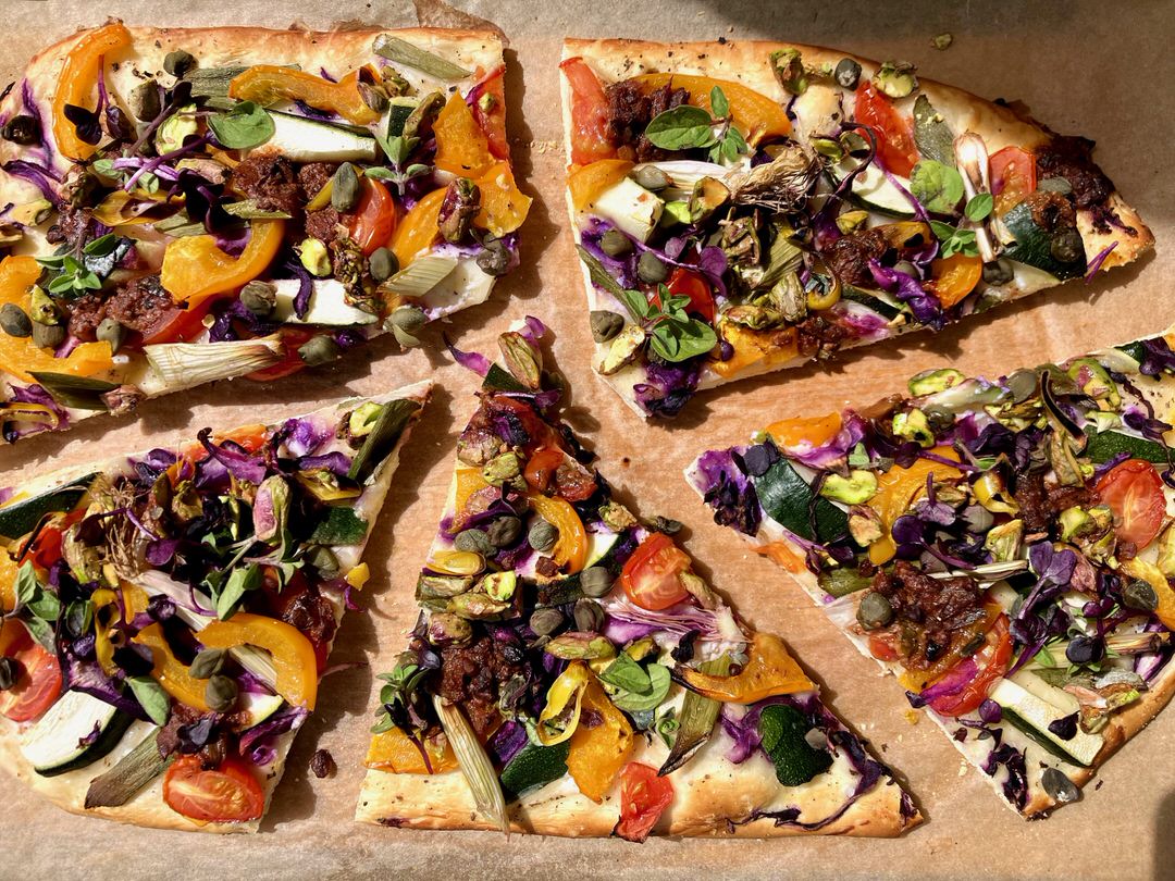 Lena kocht: Gourmet Gemüse-Pizza mit Pistazien-Crunch