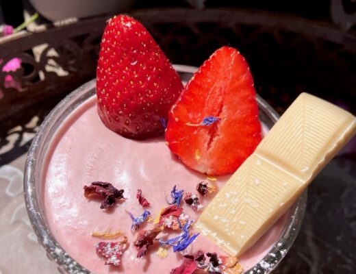 Lena kocht: Iced Mousse – Weiße Schokoladen-Erdbeer-Mousse
